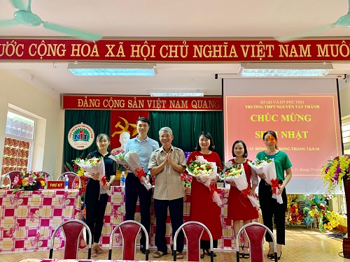 CÔNG ĐOÀN TRƯỜNG THPT NGUYỄN TẤT THÀNH TỔ CHỨC SINH NHẬT THÁNG 8 - 9 - 10/2019 CHO CÔNG ĐOÀN VIÊN