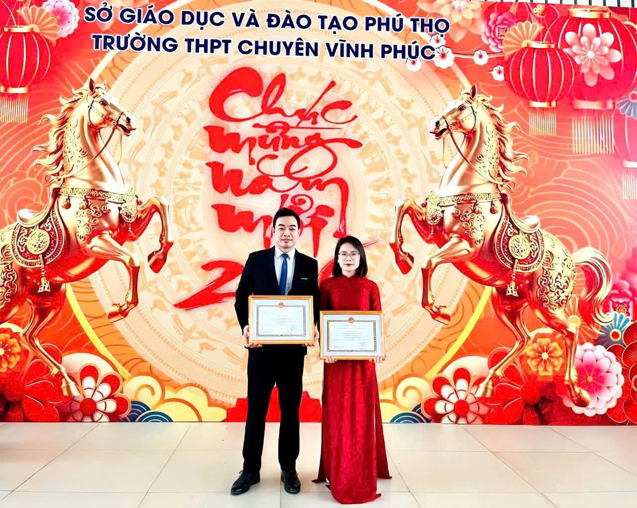 THPT NGUYỄN TẤT THÀNH CÓ 2 THẦY CÔ GIÁO ĐẠT GIẢI VÀ CÔNG NHẬN GIÁO VIÊN DẠY GIỎI CẤP TỈNH NĂM HỌC 2025–2026